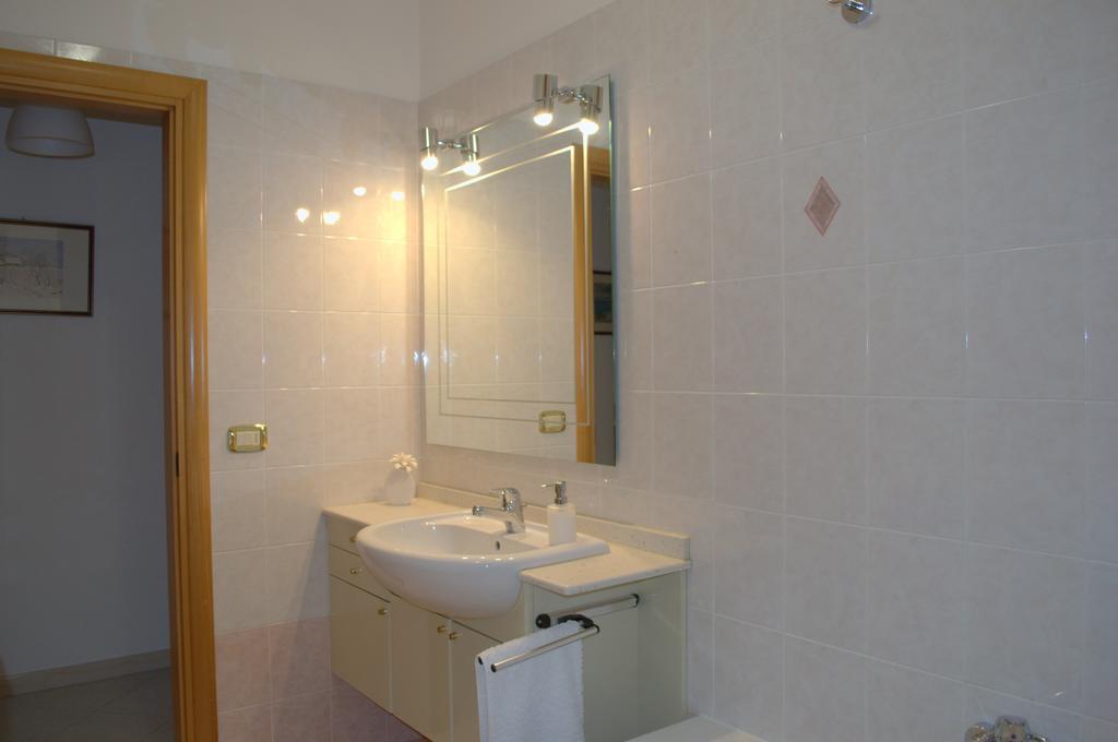 Casa Vacanze La Rocca Apartment มาเตรา ภายนอก รูปภาพ